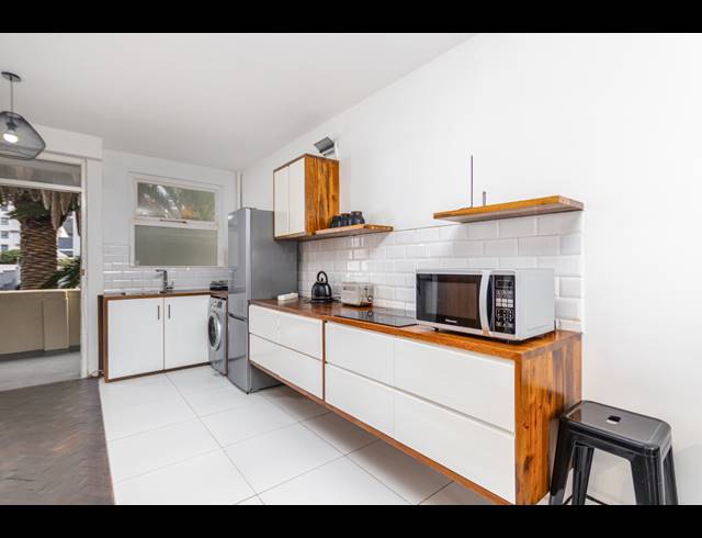 1 BEDROOM APARTMENT TO LET IN SEA POINT